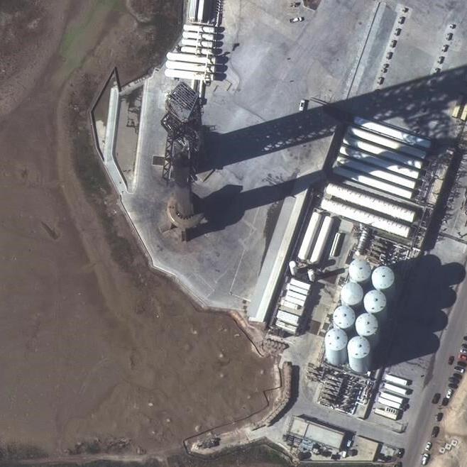 SpaceX launched its giant new rocket but explosions end the second test flight